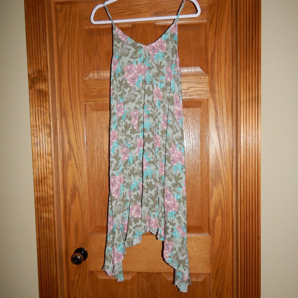 Ariat Women Size L Petal Camo Dress Floral Rose Ruffle Handkerchief Asymmetrical